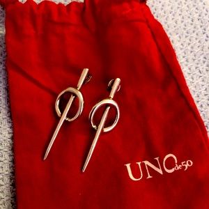 Uno de 50 “Backstitch” Earrings